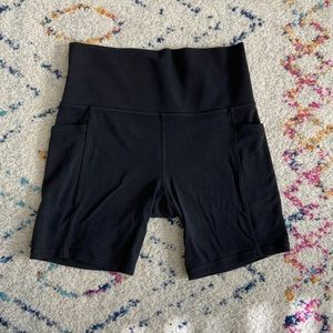 Athleta Salutation Stash Bike Short 7”